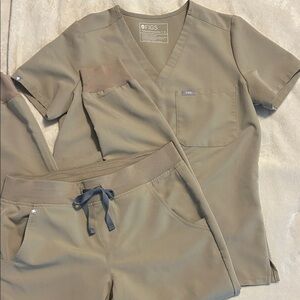 Figs scrub set- like new- worn twice. Women’s small